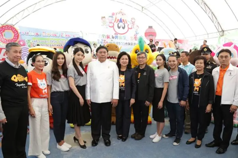 นักแสดงละคร “สะใภ้กาฝาก” ช่อง3 แท็คทีมร่วมงานวันเด็ก  ส่งมอบความสุขให้น้องๆ ณ ศูนย์เยาวชนคลองเตย