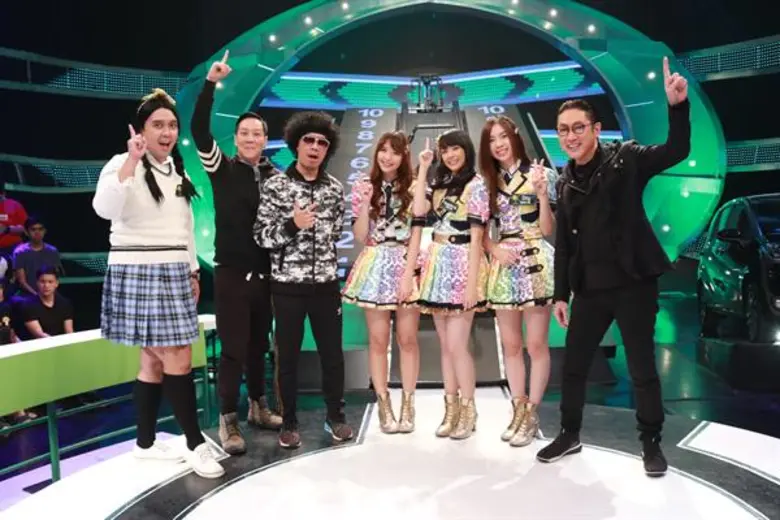 ทีวีไกด์: รายการ "ปริศนาฟ้าแลบ" ชวนลุ้น 3 สาว BNK48 ปัญ, เฌอปราง และ อร ขึ้นเก้าอี้เสี่ยงทาย