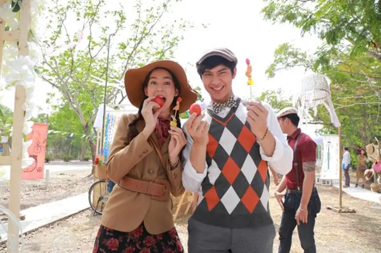 “โบว์” สวีต “โดนัท” กลางกอง “คุณชายไก่โต้ง” ควงกันเที่ยวสองต่อสอง