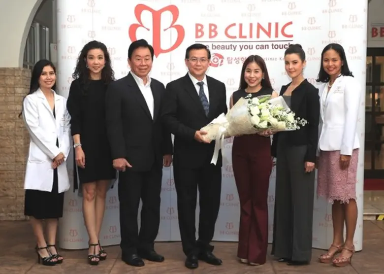 ดร.สมพร สืบถวิลกุล (คนกลาง) กรรมการผู้จัด...