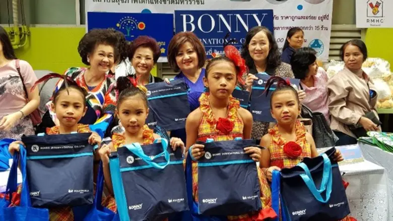 บริษัท บอนนี่ อินเตอร์เนชั่นแนล จำกัด มอบของขวัญร่วมกิจกรรมงานวันเด็ก ที่มูลนิธิสถาบันสุขภาพเด็กแห่งชาติมหาราชินี