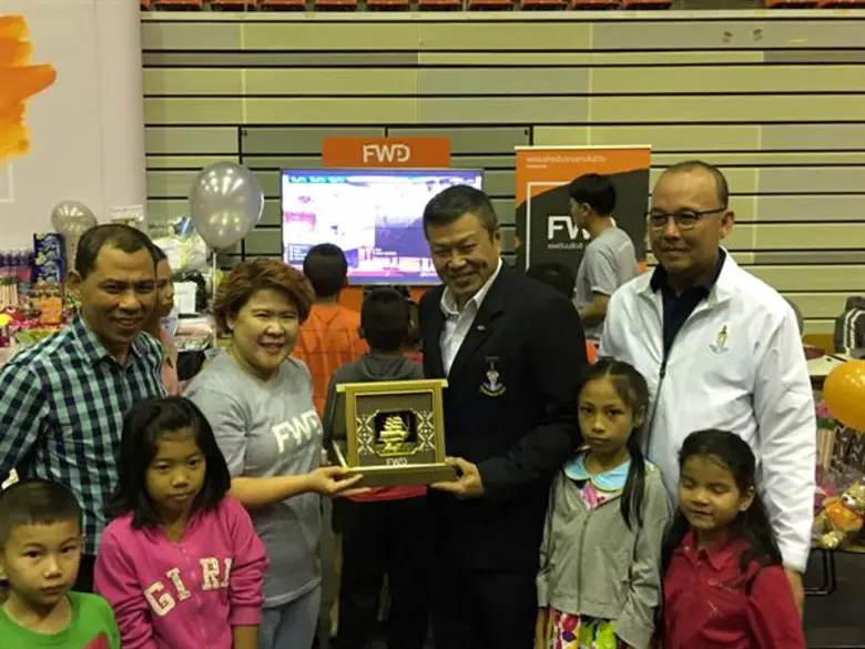 คุณศุลีพร ยงวิทิตสถิต (กลางซ้าย) ผู้อำนวย...