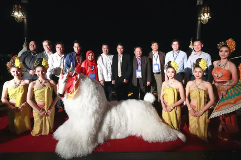 นายพงษ์ภาณุ เศวตรุนทร์ ปลัดกระทรวงการท่อง...