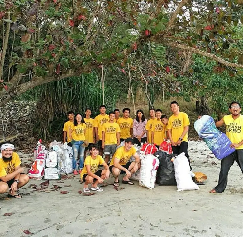 “จ๊อบ นิธิ” ส่งลูกชาย “น้องเคนโด้” และลูกสาว "น้องเคด้า" เข้ากลุ่ม TRASH HERO KIDS เก็บขยะ อนุรักษ์ชายฝั่งเมืองระยอง