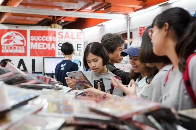 นางสุชาดา สหัสกุล นายกสมาคมผู้จัดพิมพ์และ...