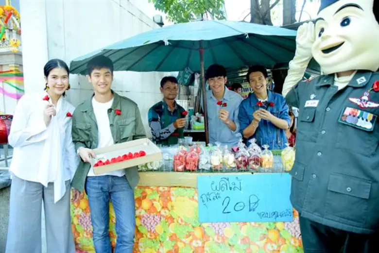 ศิลปินแกรมมี่ ร่วมรำลึกถึงวีรชนทหารกล้า พร้อมเชิญชวนบริจาคสมทบทุนจัดซื้ออุปกรณ์ทางการแพทย์ เนื่องในวันทหารผ่านศึก