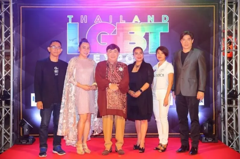 ดร.เสรี วงษ์มณฑา เป็นประธานงานแถลงข่าว Th...
