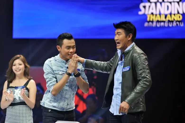 ทีวีไกด์: รายการ “ตกสิบหยิบล้าน” “สมรักษ์ คำสิงห์”  ตีแสกยอดหน้า “แซ็ค ชุมแพ” กลางรายการ ล้างเวทีแข่งคำถาม ท้าทายศักดิ์ศรีสายเลือดขอนแก่น!!!