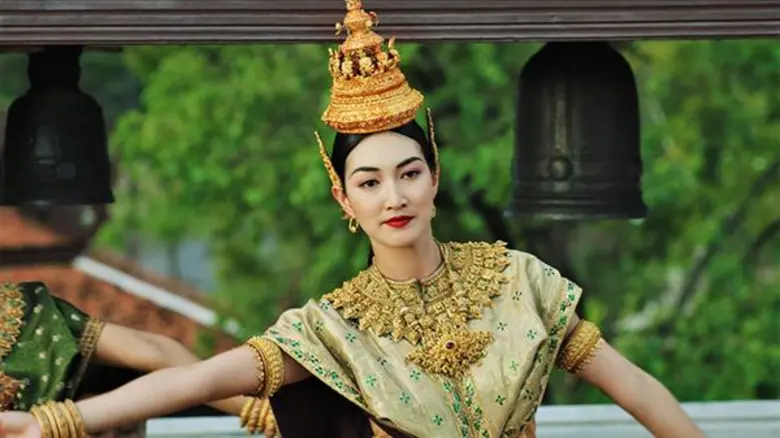 'เมืองโบราณ’ ร่วมเฉลิมพระเกียรติยิ่งใหญ่ เปิด 'พระพุทธบาทจำลอง’ ถ่าย 'ศรีอโยธยา’