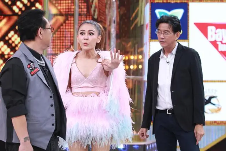 ทีวีไกด์: รายการ "กิ๊กดู๋สงครามเพลงเงาเสียง" “เป็กกี้ – ศรีธัญญา” จัดเต็มขนแดนเซอร์โชว์เพลง "30 ยังแจ๋ว" ดี๊ด๊า!ได้นั่งแท่นกรรมการพิเศษ!!!ตัดสินเงาเสียงแชมป์ออฟเดอะแชมป์