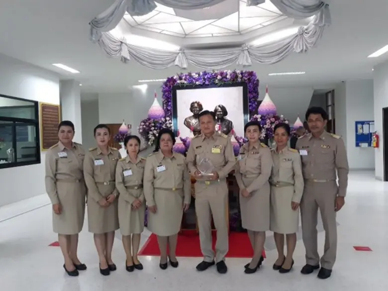 กพร. รับโล่เกียรติคุณ สร้างช่างทำขาเทียมรองรับตลาดแรงงาน อธิบดี กพร.เผย ฝึกช่างทำขาเทียม ป้อนโรงงานขาเทียมพระราชทานทั่วประเทศกว่า 80 แห่ง ช่วยเหลือคนพิการ