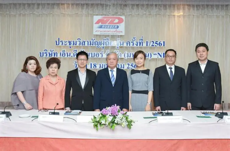 คุณพงษ์ศักดิ์ สวัสดิ์วรรณ (กลาง) ประธานกร...