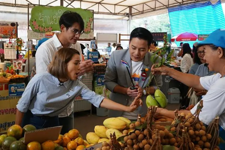 ทีวีไกด์: รายการ “ตลาดเด็ดประเทศไทย”  “หนูเล็ก ก่าก๊า” กุมมือ “บิ๊ก-ทองภูมิ” เผยเบื้องลึก ใน “ตลาดเด็ดประเทศไทย”  แท้จริง เป็นขาโจ๋ภาคใต้!!!