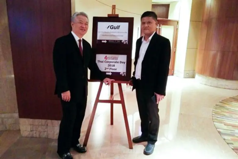 ดร.พีระพงษ์ กิติเวชโภคาวัฒน์ (ซ้าย) รองปร...