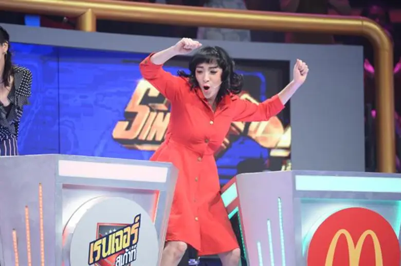 ทีวีไกด์: รายการ "Singer Auction เสียงนี้มีราคา" “เฟี้ยวฟ้าว” ไม่เข็ดเรื่องผู้ชาย!!! ยอมจ่ายจนหมดตัว ใน “Singer Auction เสียงนี้มีราคา”