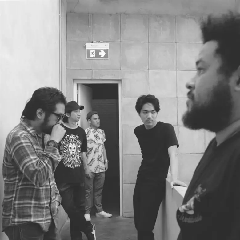 เต้นรำยามค่ำคืนไปกับ “Midnight Girl” จากการรวมตัวของ 1 นักร้องสายอินดี้ป๊อป และ 4 โปรดิวเซอร์สายอิเล็กทรอนิกส์ ในนาม N.Y.T.E.