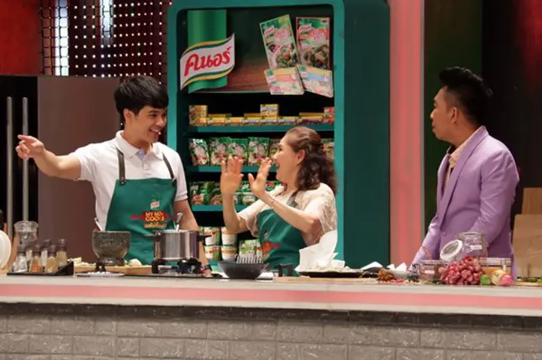 ทีวีไกด์: รายการ “My Mom Cooks เชฟไม่ทิ้งแถว” “นิกกี้-ณฉัตร” และ “บุ๊คโกะ-ธนัชพันธ์” จับมือคุณแม่! อวดเสน่ห์ปลายจวัก แข่งทำอาหารสะเทือนครัว!!!