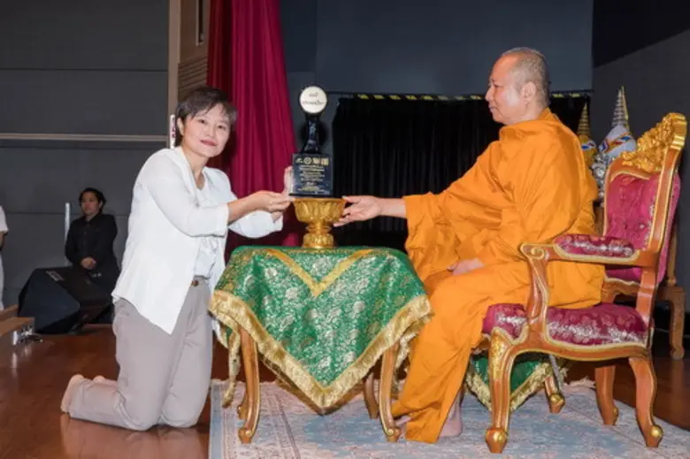 รายการสามเณร ปลูกปัญญาธรรม รับรางวัล "สื่...