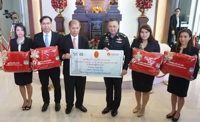 มูลนิธิอายิโนะโมะโต๊ะ นำโดย สุชาติ นาคเสวก (ที่ 3 จ...