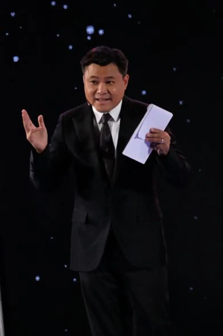 คุณบอย-ถกลเกียรติ วีรวรรณ พร้อมผู้บริหารช...