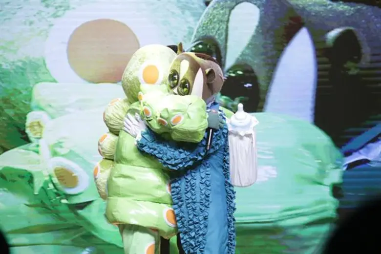 สมศักดิ์ศรี หน้ากากหนอนชาเขียว คว้าแชมป์ ซีซั่น 3 ถอด หน้ากากนางอาย คนหลงความน่ารักเพิ่ม