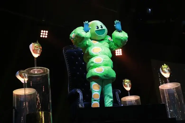 สมศักดิ์ศรี หน้ากากหนอนชาเขียว คว้าแชมป์ ซีซั่น 3 ถอด หน้ากากนางอาย คนหลงความน่ารักเพิ่ม