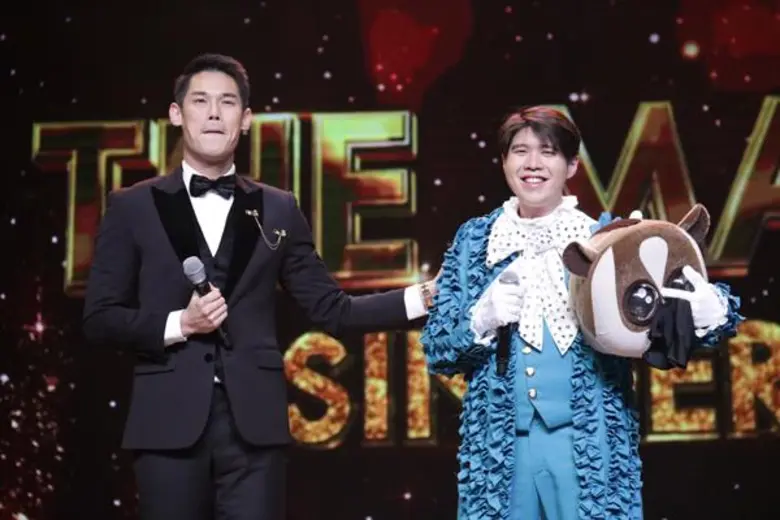 สมศักดิ์ศรี หน้ากากหนอนชาเขียว คว้าแชมป์ ซีซั่น 3 ถอด หน้ากากนางอาย คนหลงความน่ารักเพิ่ม