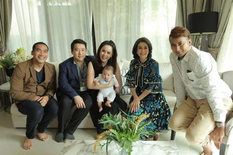 ทีวีไกด์: รายการ "THE GUEST (เดอะ เกสท์) ตีสนิทคนดัง" “นุ้ย สุจิรา” เปิดบ้านสไตล์นางสาวไทย สวย หรู อบอุ่น เน้นอยู่จริง