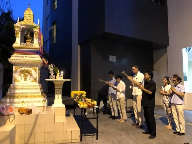 คณะผู้บริหารและพนักงานจากโรงแรมและรีสอร์ท...