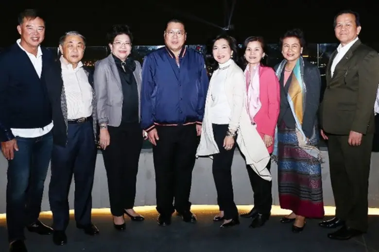 สมชาย เบญจรงคกุล (ที่ 4 จากซ้าย) รองประธา...