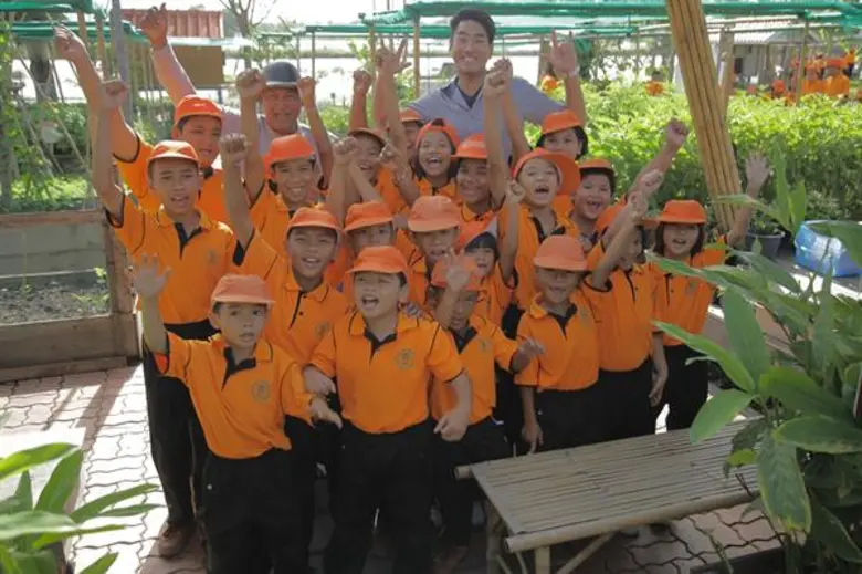 สัมผัสวิถีชีวิตพอเพียง ณ ศูนย์การเรียนรู้เศรษฐกิจพอเพียง “บ้านของพ่อ ใน หนองโพ ๙ ตามพระราชปณิธาน สานต่ออาชีพที่พ่อให้