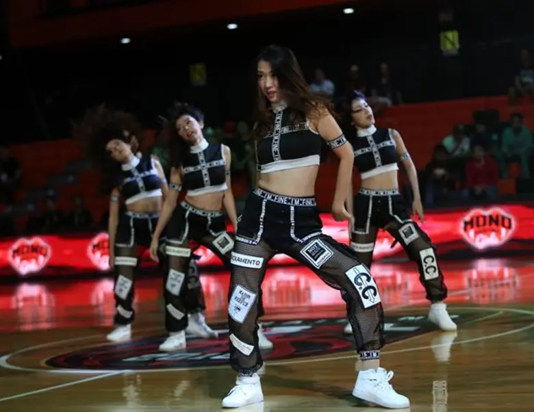 ระเบิดศึกกีฬาบาสเกตบอลอาชีพอย่างเป็นทางการ “ไทยแลนด์ บาสเกตบอล ซูเปอร์ ลีก” (TBSL 2018) เปิดสนามความมันส์ด้วยคู่สุดเจ๋ง  “ทีมโมโนแวมไพร์ฯ” ปะทะ “ทีมไฮเทค”