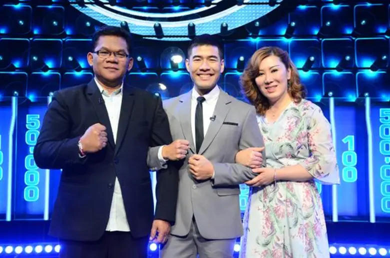 ทีวีไกด์: รายการ “The Wall กำแพงพลิกชีวิต”  “ขาวผ่อง” ควงภรรยาลุ้นเงิน “The Wall”  เพื่อช่วยเหลือนักมวยตกยาก