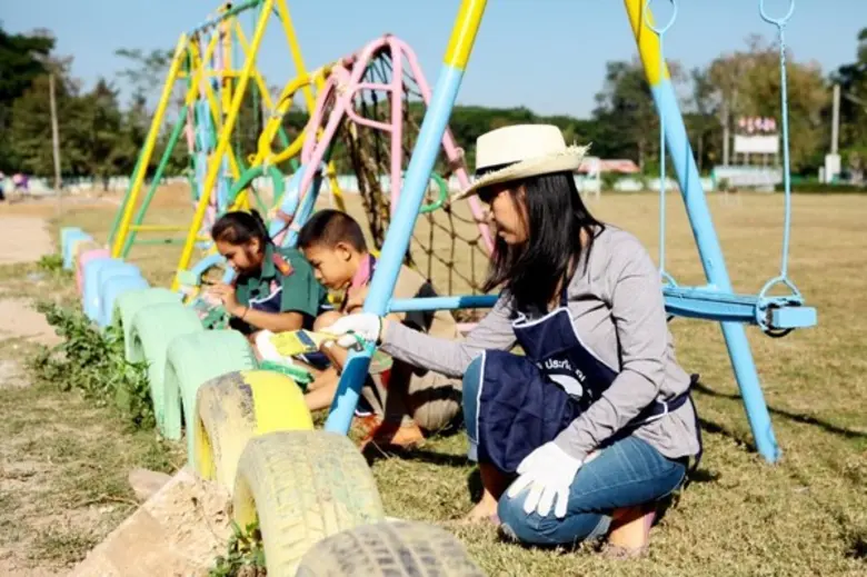 ไอโออิ จิตอาสา สร้างสุข เติมแต่งแต้มสีพี่น้องช่วยกันทา