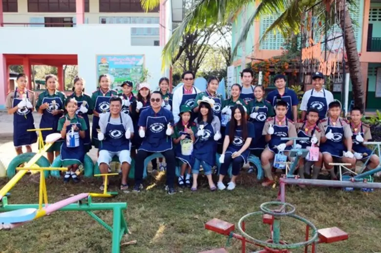 ไอโออิ จิตอาสา สร้างสุข เติมแต่งแต้มสีพี่น้องช่วยกันทา