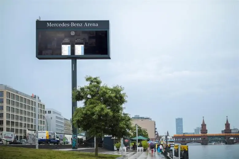 เมอร์เซเดส-เบนซ์ จัดกิจกรรมพิเศษเพื่อขอบคุณผู้ติดตามอินสตาแกรม ทั่วโลกในฐานะแบรนด์รถยนต์ที่ประสบความสำเร็จที่สุดในโลกออนไลน์ ณ กรุงเบอร์ลิน ประเทศเยอรมนี