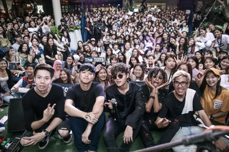 “The TOYS” น้ำตาคลอ ประทับใจแฟนคลับทะลักลานกิจกรรม มอบเซอร์ไพร์สชุดใหญ่จัดเต็มงาน “Once Upon The TOYS มันก็อาจจะเป็นครั้งเดียว…The First Meet Concert”