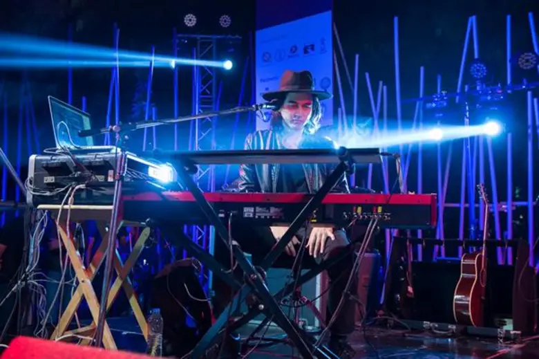 จบงานสุดอลังการ“บางกอกแหวกแนว 2018” สีสันแห่งท่าเตียนจัดหนักกว่าเดิม ฮิวโก้ สร้างปรากฏการณ์ใหม่ ยำดนตรี 2 แนว ไทย-เทศ แฟนคลับไทย-ฝรั่งกรี๊ด