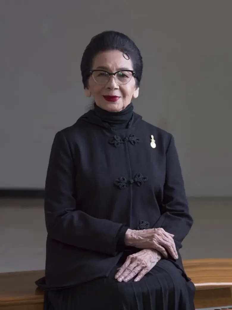 นิทรรศการศิลปกรรม "ลูกไม้ใต้ต้น" โดยกลุ่มลูกศิษย์ อาจารย์ ลาวัณย์ อุปอินทร์