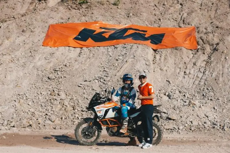 เบิร์นรับเบอร์ ดึง คริส เบิร์ช นักขี่แอดเวนเจอร์ชื่อก้องโลก ร่วมถ่ายทอดและเพิ่มทักษะพร้อมตอกย้ำความเป็นตัวจริงแห่งแอดเวนเจอร์เหนือชั้น กับกิจกรรม “KTM Adventure Coaching Clinic with Chris Birch”