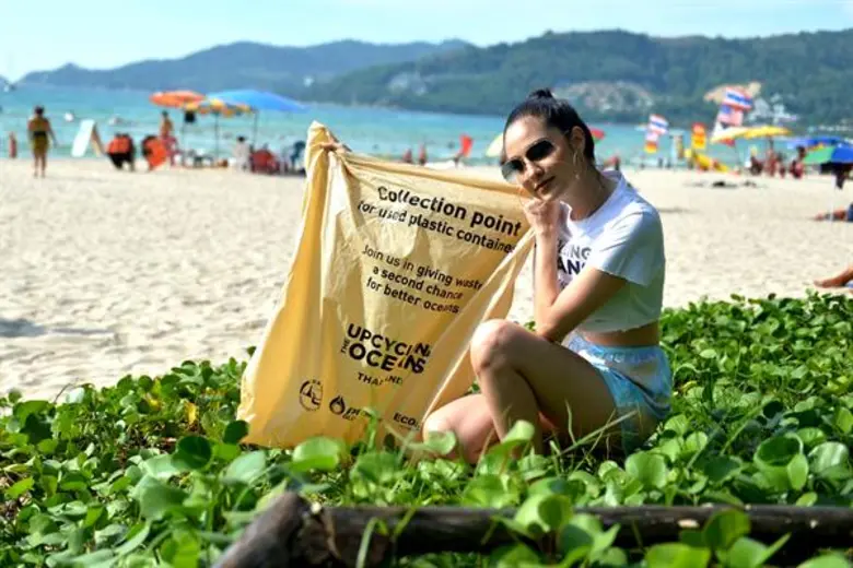 ปู – ขวัญ – อเล็กซ์ จิตอาสา เก็บขยะใต้ทะเลและบนชายหาดภูเก็ต โครงการ Upcycling The Oceans, Thailand