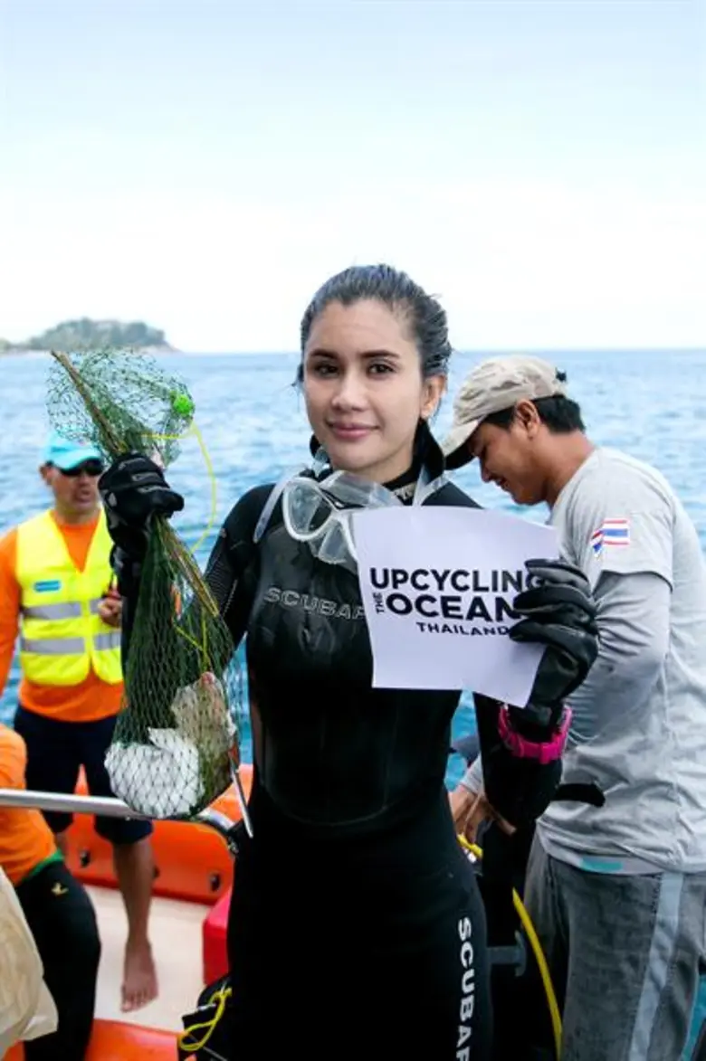 ปู – ขวัญ – อเล็กซ์ จิตอาสา เก็บขยะใต้ทะเลและบนชายหาดภูเก็ต โครงการ Upcycling The Oceans, Thailand