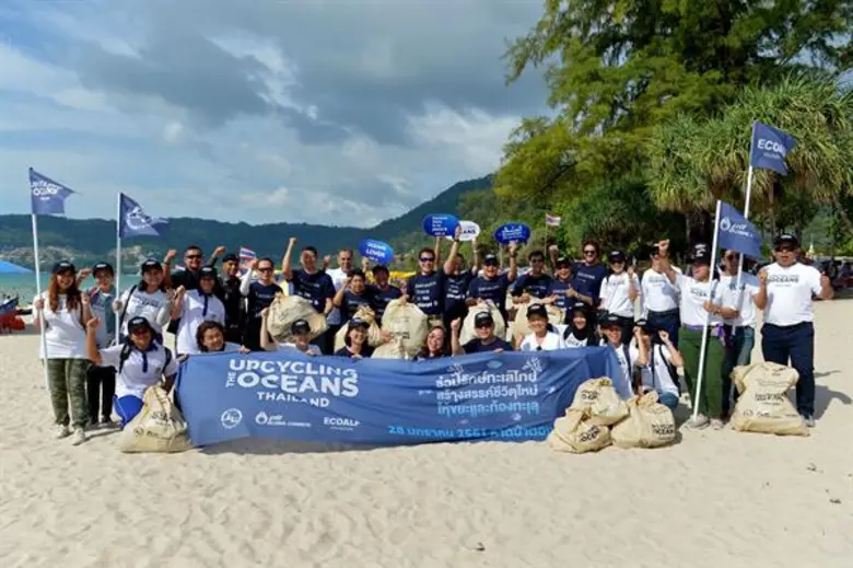ปู – ขวัญ – อเล็กซ์ จิตอาสา เก็บขยะใต้ทะเลและบนชายหาดภูเก็ต โครงการ Upcycling The Oceans, Thailand