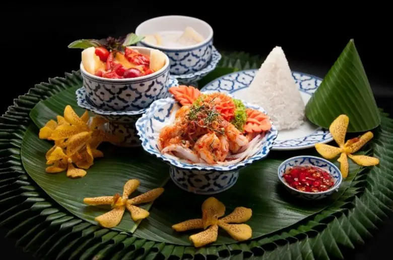 ห้องอาหารนานาชาติ ทิโวลี่ คอฟฟี่ ช็อป โรง...