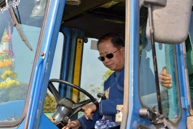 พด. แนะเกษตรกรใช้วิธีง่ายๆ ไถกลบตอซังพืชช่วยฟื้นฟูดินให้ดี