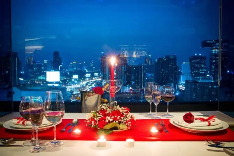 ห้องอาหารสกายเลาจน์ ชั้น 24 โรงแรมโกลเด้น...