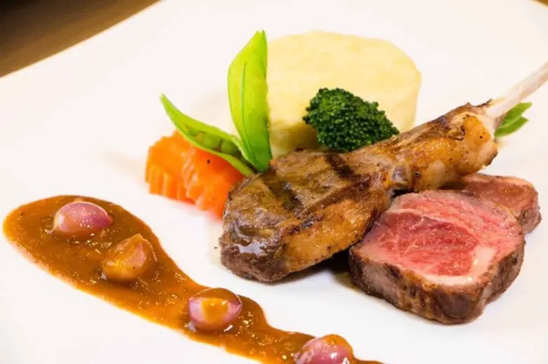 เติมความหวาน เพิ่มความรัก กับโรแมนติกดินเนอร์ ในวันวาเลนไทน์ ณ สกายเลาจน์ ชั้น 24 โรงแรมโกลเด้น ทิวลิป ซอฟเฟอริน กรุงเทพ