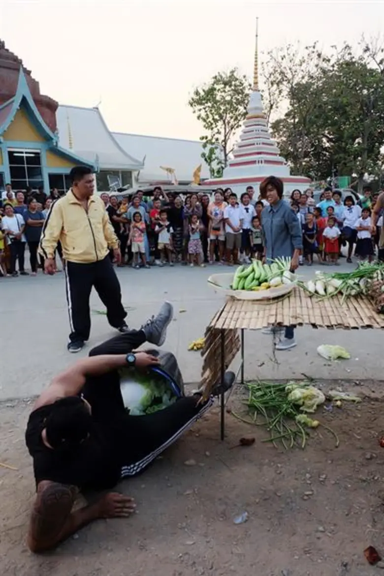 กิ่ง เหมือนแพร เล็กพริกขี้หนู!!! ทั้งเตะ-เข่า-ศอก!!! นักมวยร่างยักษ์ เหตุถูกจับก้นในละคร “แม่สื่อจอมป่วน”