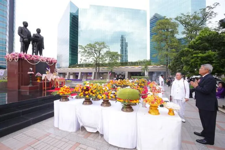 ไทยพาณิชย์จัดพิธีทำบุญตักบาตรและบวงสรวงในโอกาสครบรอบ 111 ปีแห่งการก่อตั้งธนาคาร ไทยพาณิชย์