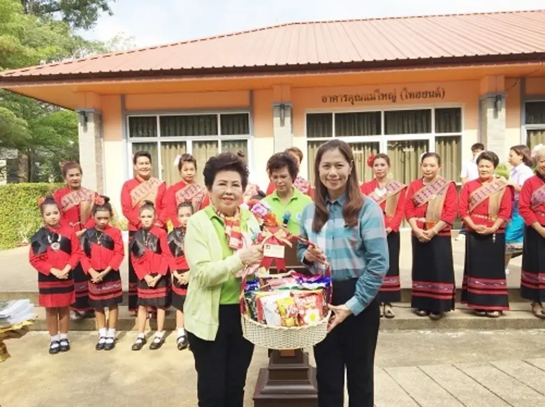 สมาคมแม่ดีเด่นแห่งชาติ กรุงเทพมหานคร นำโด...